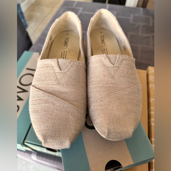 # Women’s TOMS Alpargata Natural Metalic Woven slip-on in beige Size 8W. - Picture 3 of 9